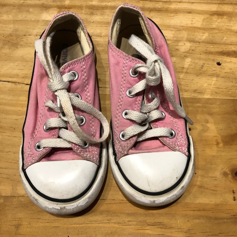 Pink converse toddler size 9